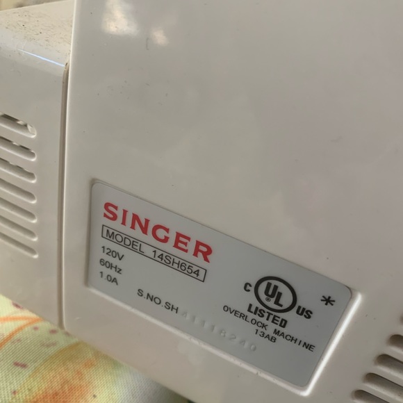Singer serger - Picture 3 of 3